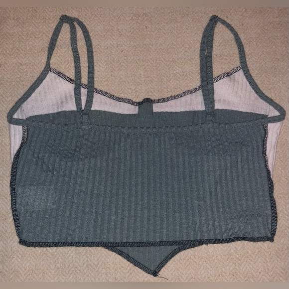 Crop top - Picture 2 of 3